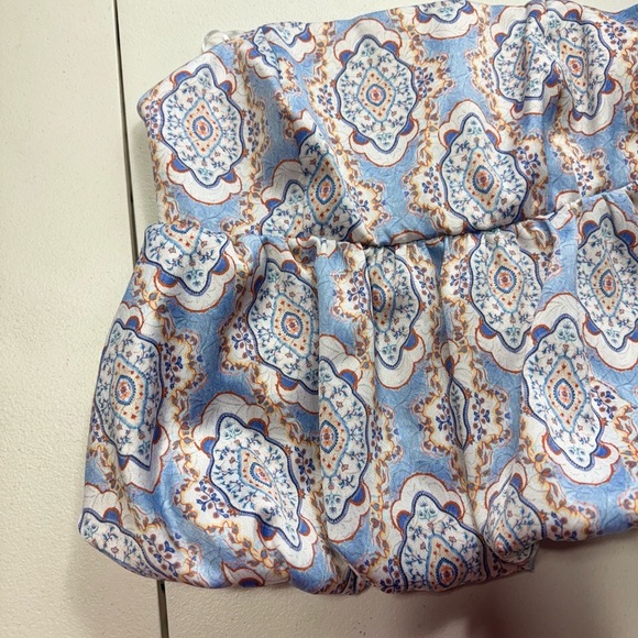 A COLLECTION White Blouse with Colorful Floral Design size m - Picture 11 of 16